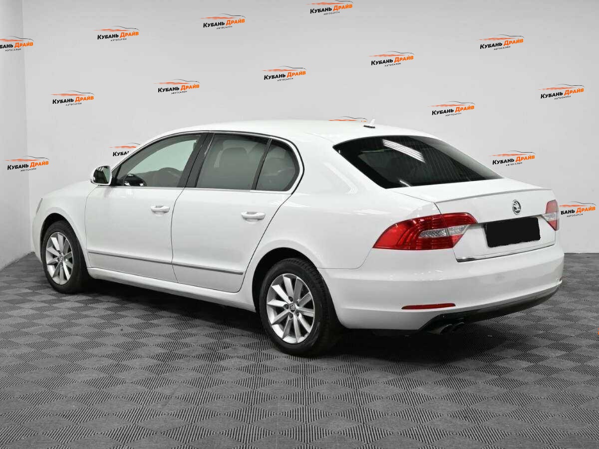 Skoda Superb 2013 года с пробегом. Фото: #3
