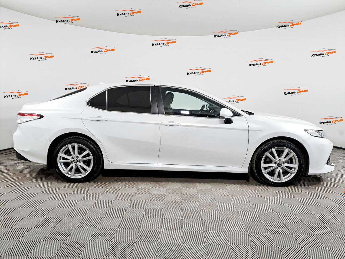 Toyota Camry 2019 года с пробегом. Фото: #3