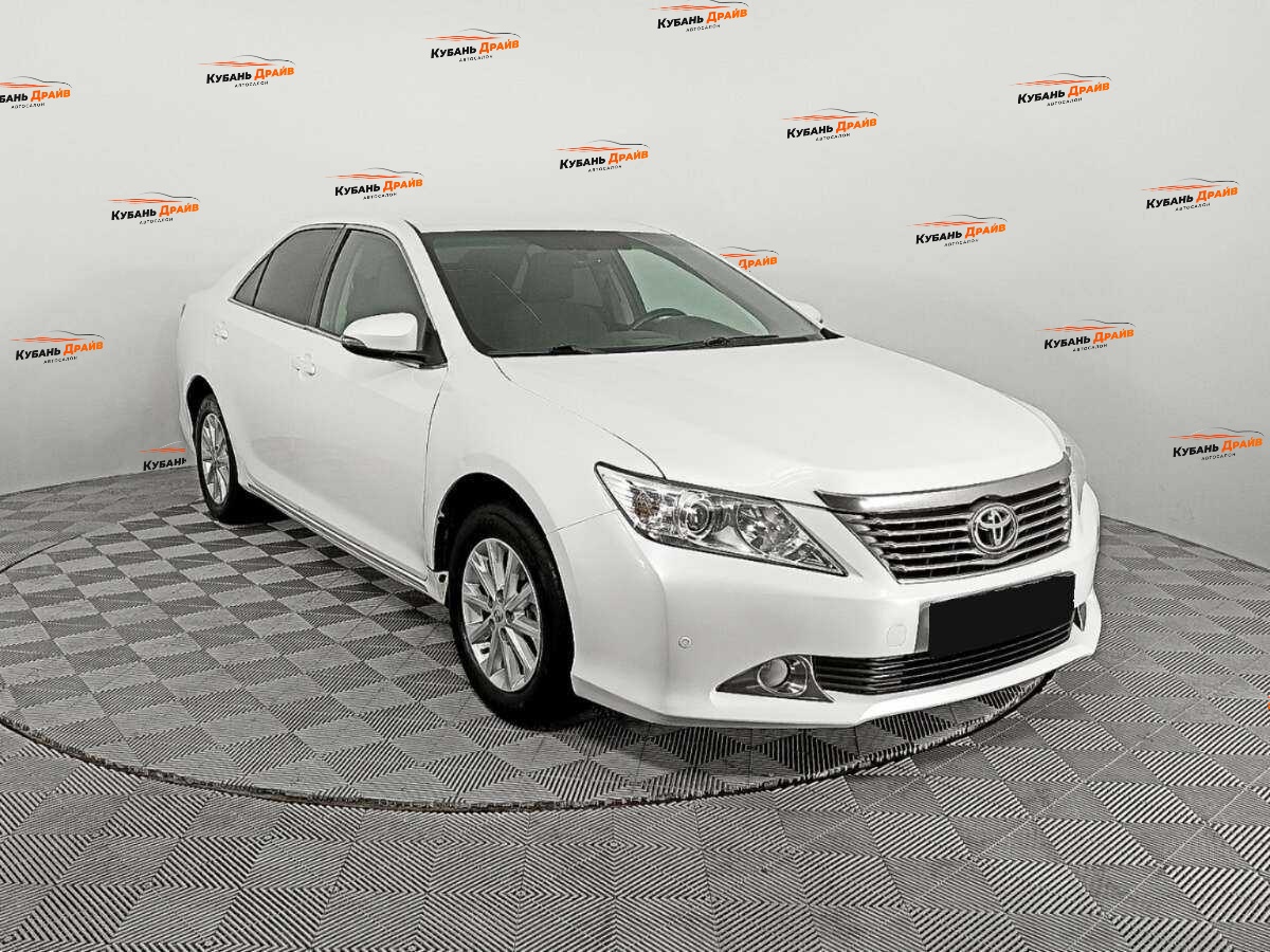 Toyota Camry 2014 года с пробегом. Фото: #2