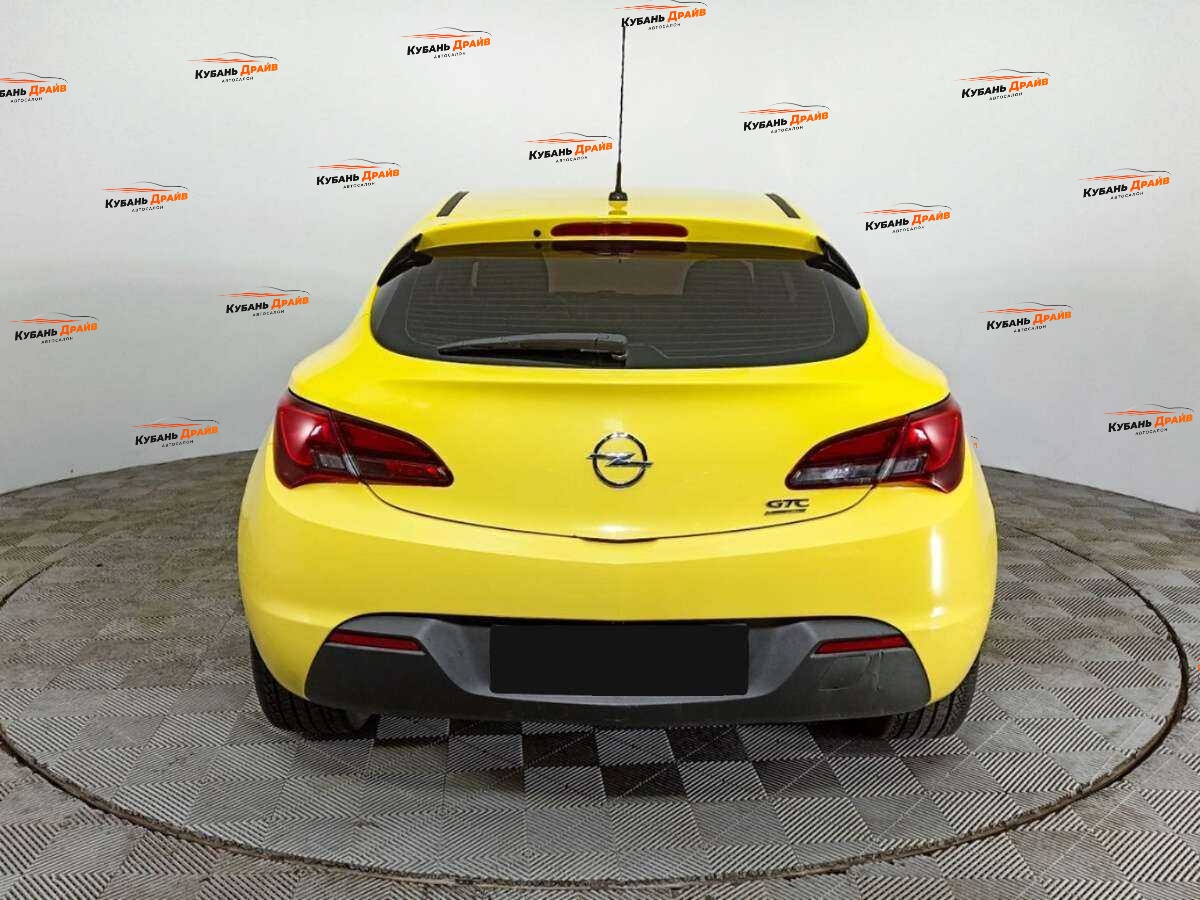 Opel Astra 2014 года с пробегом. Фото: #4