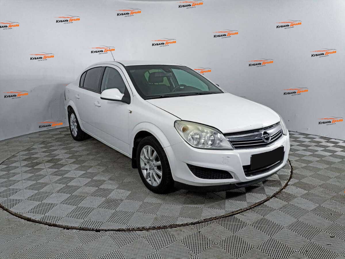 Opel Astra 2013 года с пробегом. Фото: #2