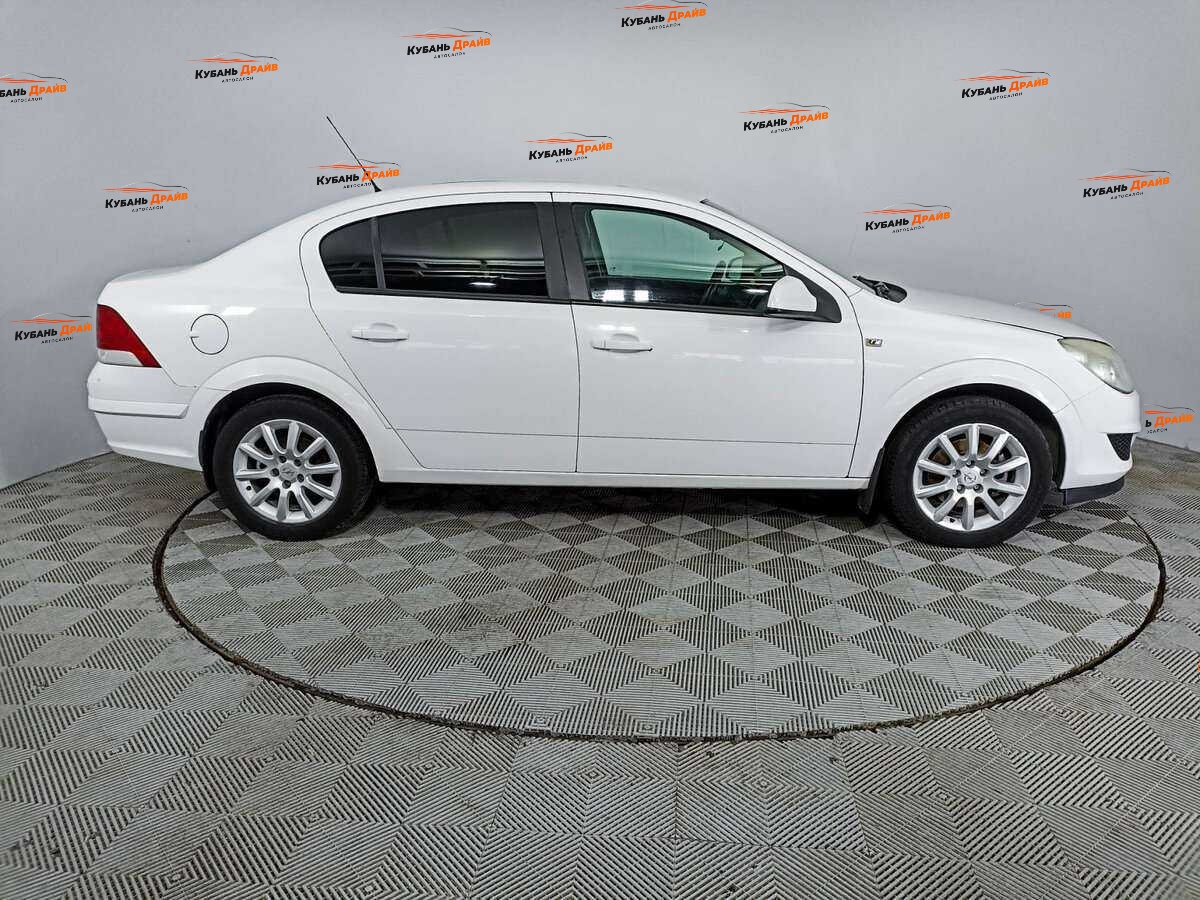 Opel Astra 2013 года с пробегом. Фото: #3