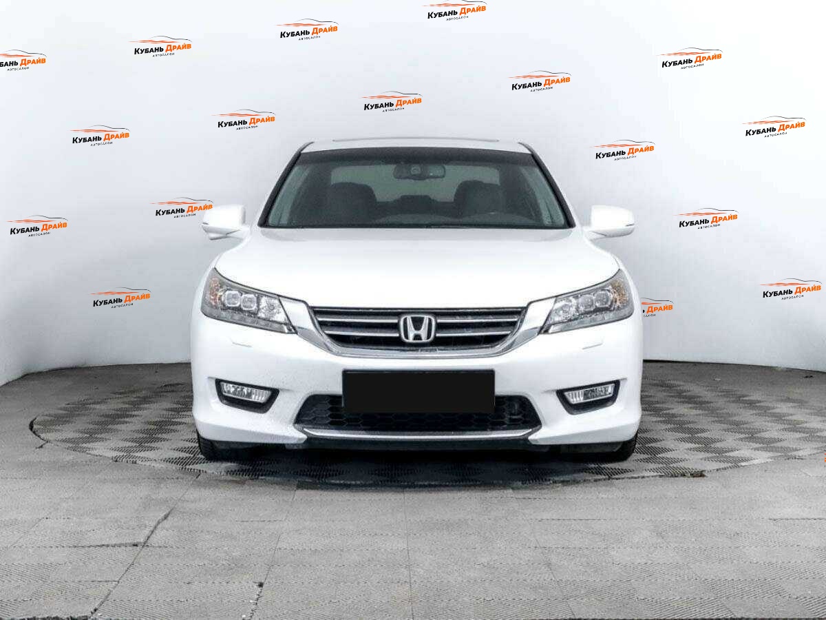 Honda Accord 2013 года с пробегом. Фото: #1