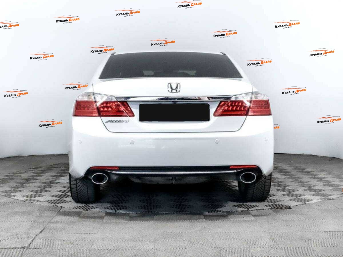 Honda Accord 2013 года с пробегом. Фото: #4