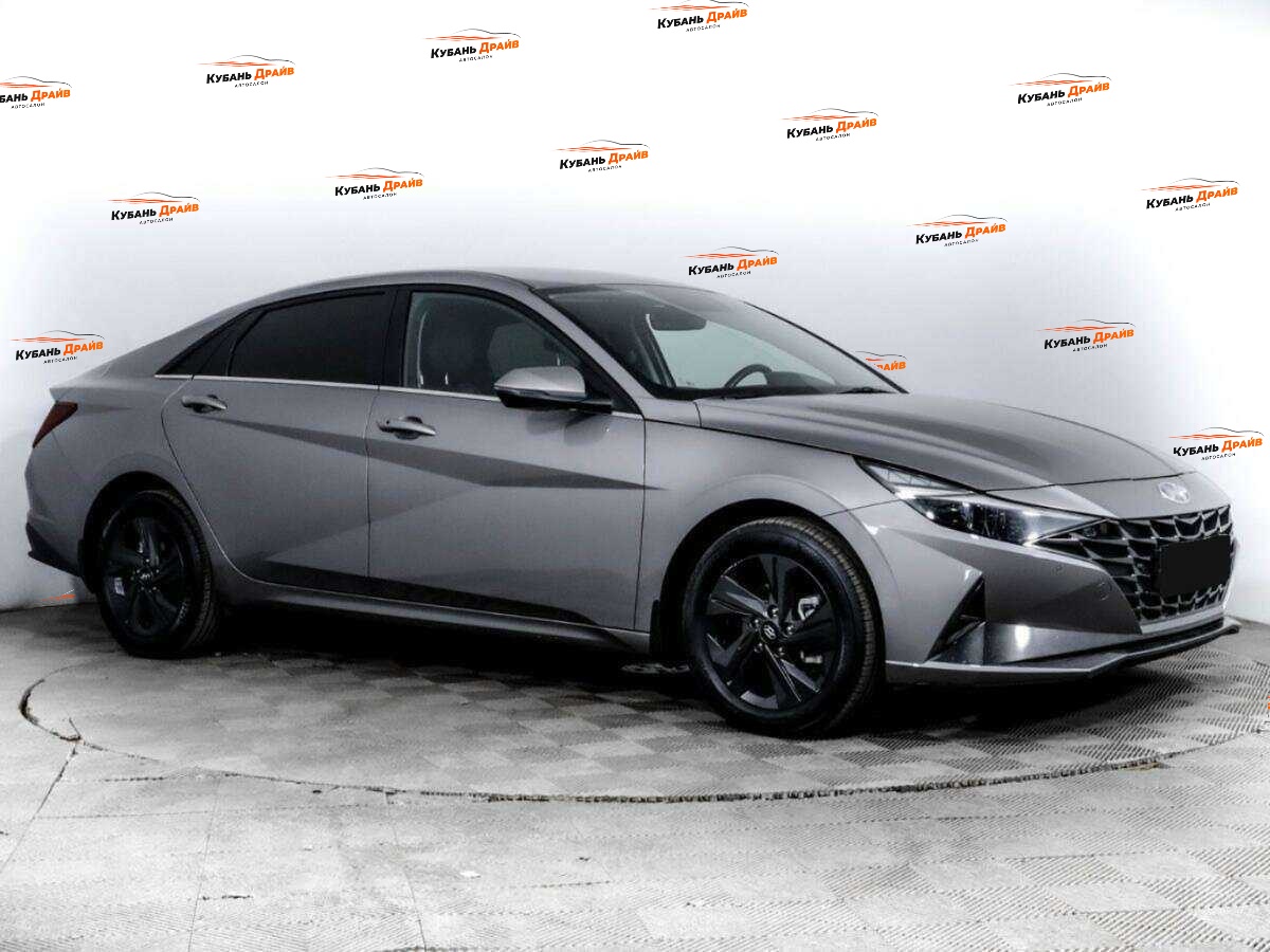 Hyundai Elantra 2021 года с пробегом. Фото: #2