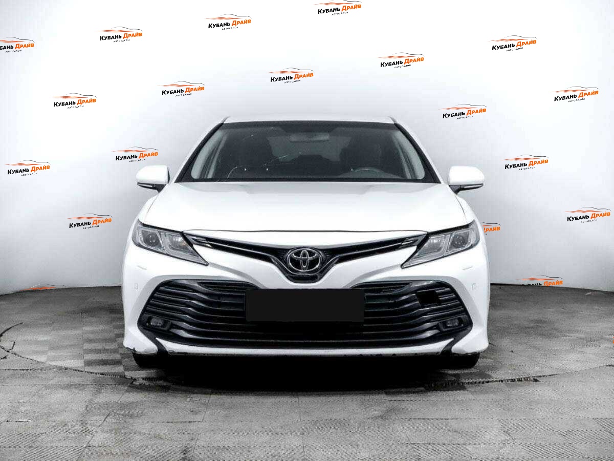 Toyota Camry 2020 года с пробегом. Фото: #1