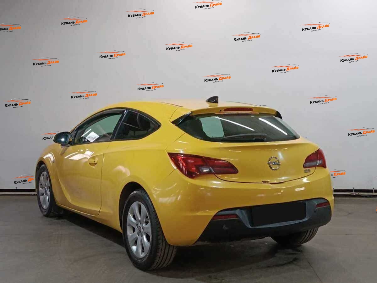 Opel Astra 2013 года с пробегом. Фото: #3