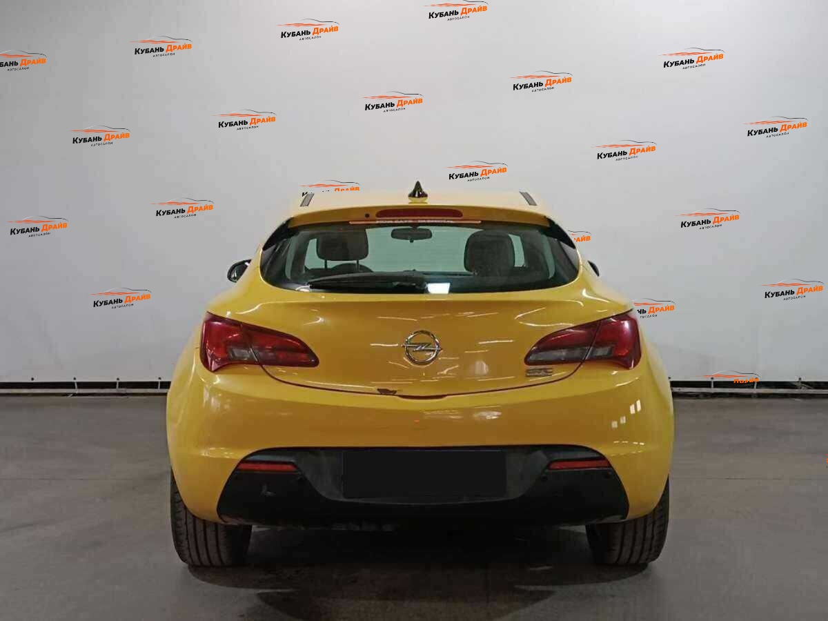 Opel Astra 2013 года с пробегом. Фото: #4