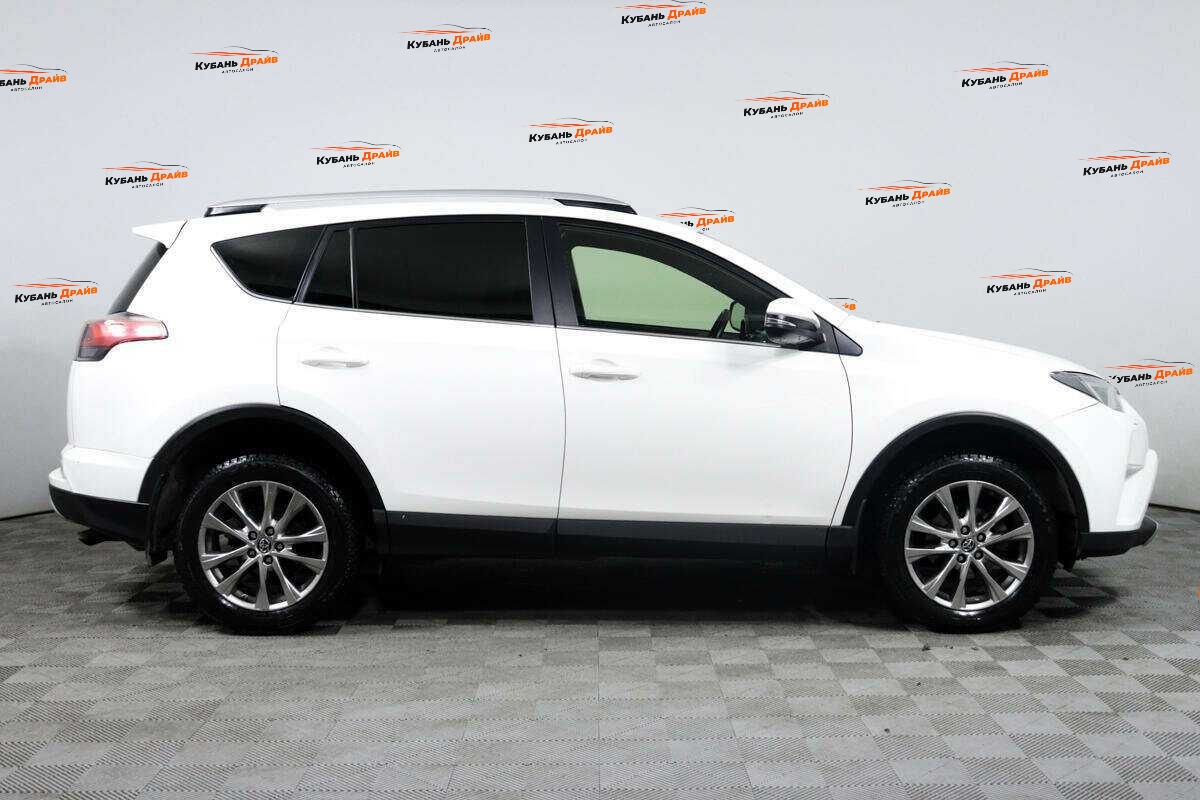 Toyota RAV4 2016 года с пробегом. Фото: #3