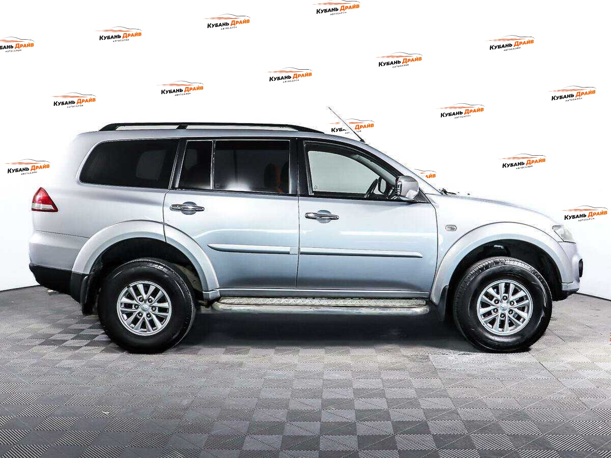 Mitsubishi Pajero Sport 2014 года с пробегом. Фото: #3