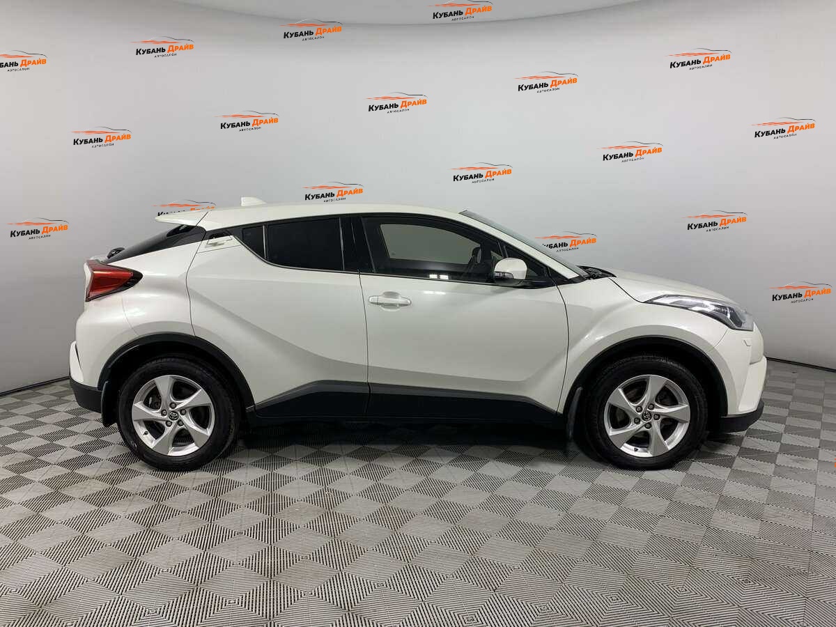 Toyota C-HR 2019 года с пробегом. Фото: #3