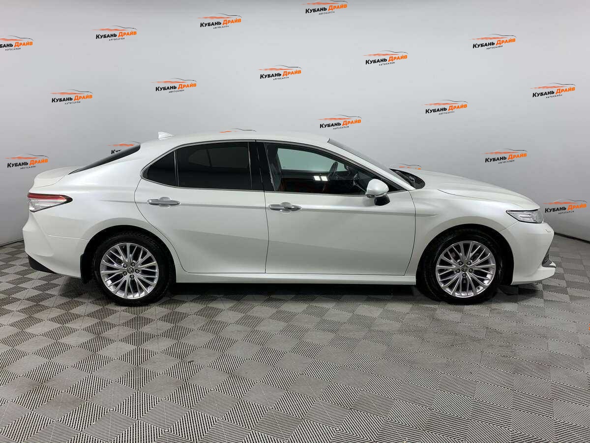 Toyota Camry 2021 года с пробегом. Фото: #3