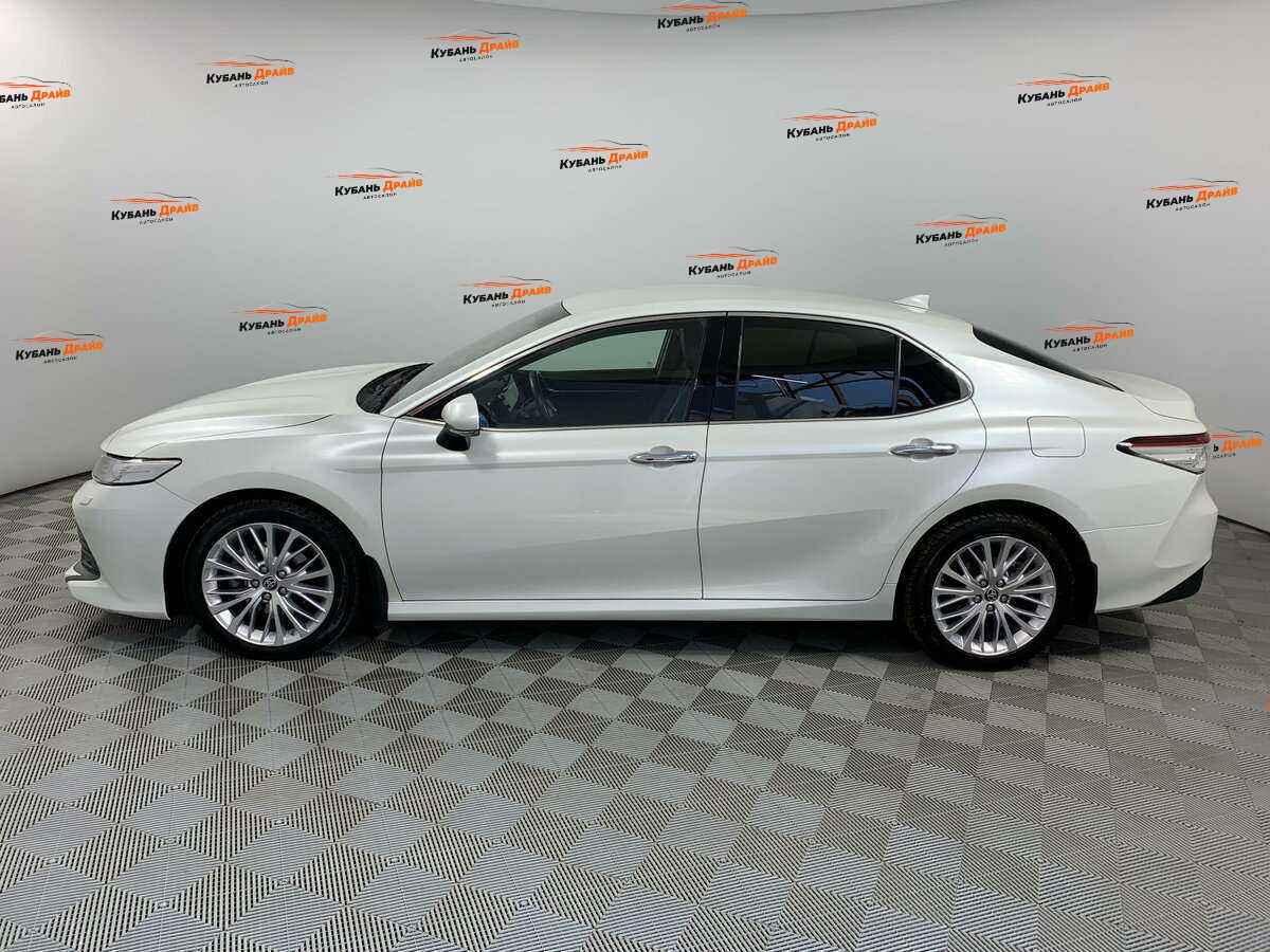 Toyota Camry 2021 года с пробегом. Фото: #7