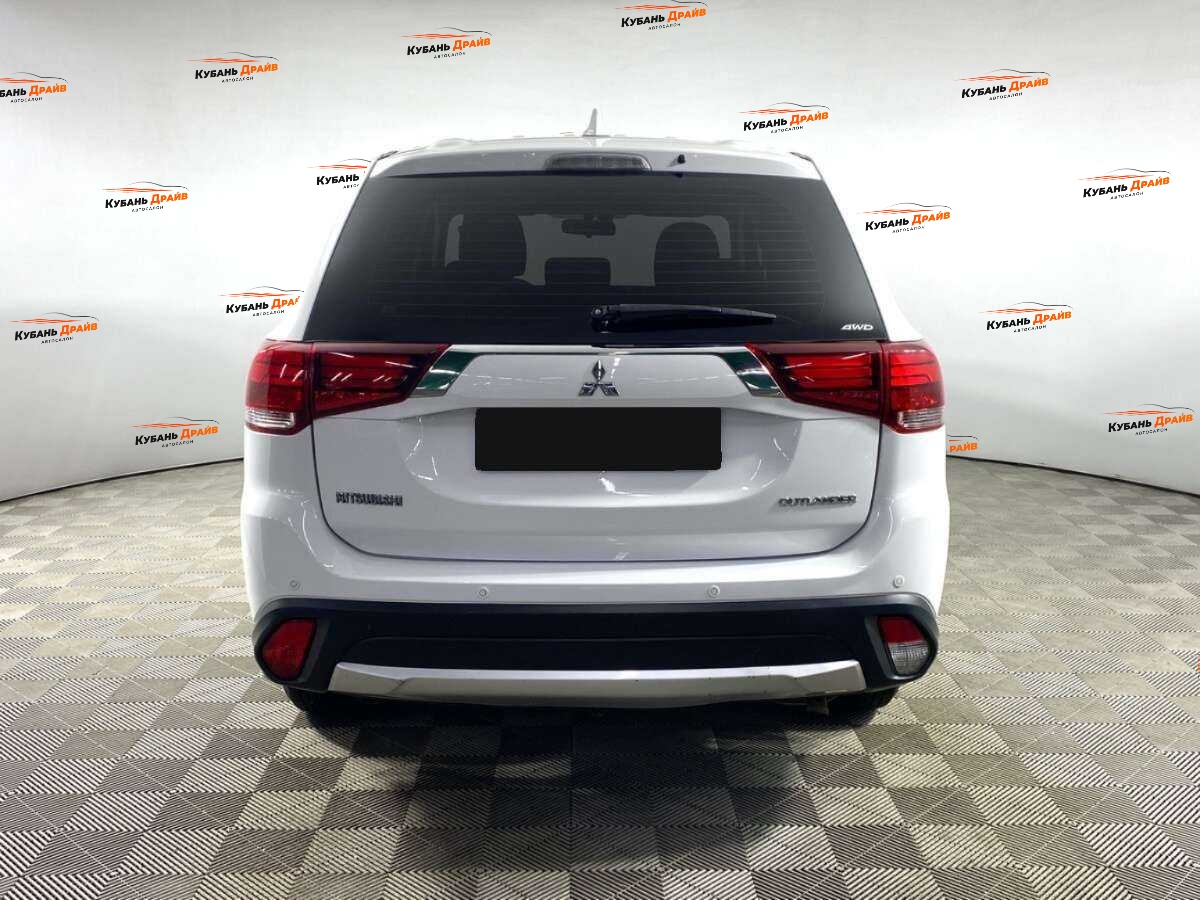 Mitsubishi Outlander 2017 года с пробегом. Фото: #5