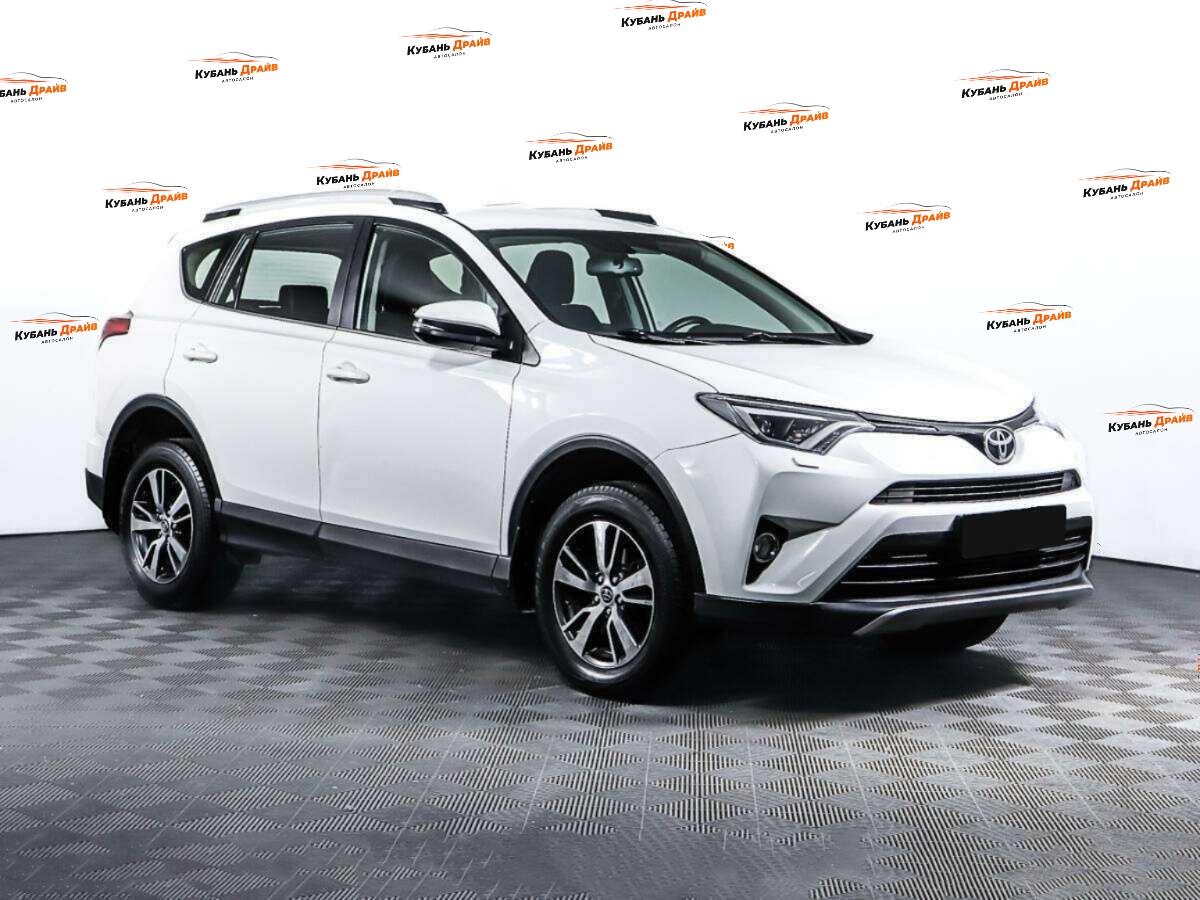 Toyota RAV4 2018 года с пробегом. Фото: #2