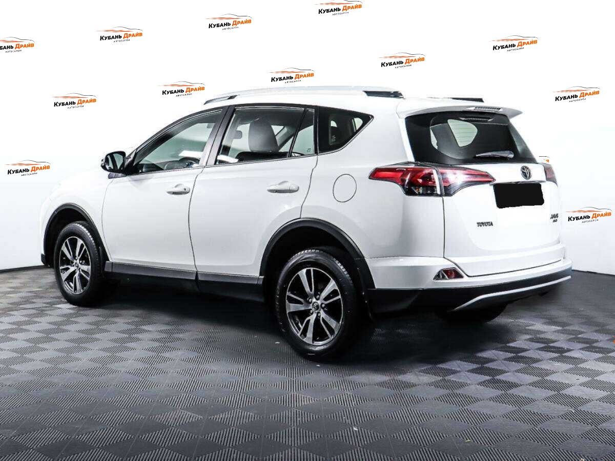 Toyota RAV4 2018 года с пробегом. Фото: #6