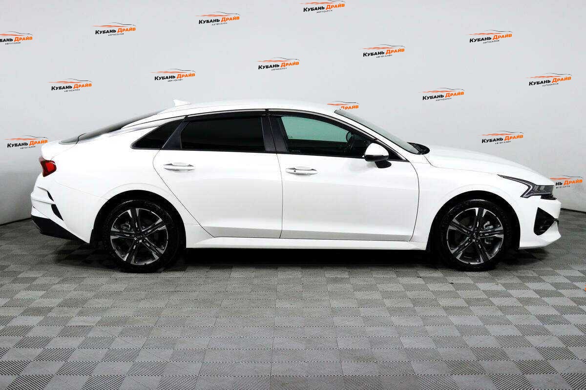 Kia K5 2021 года с пробегом. Фото: #3