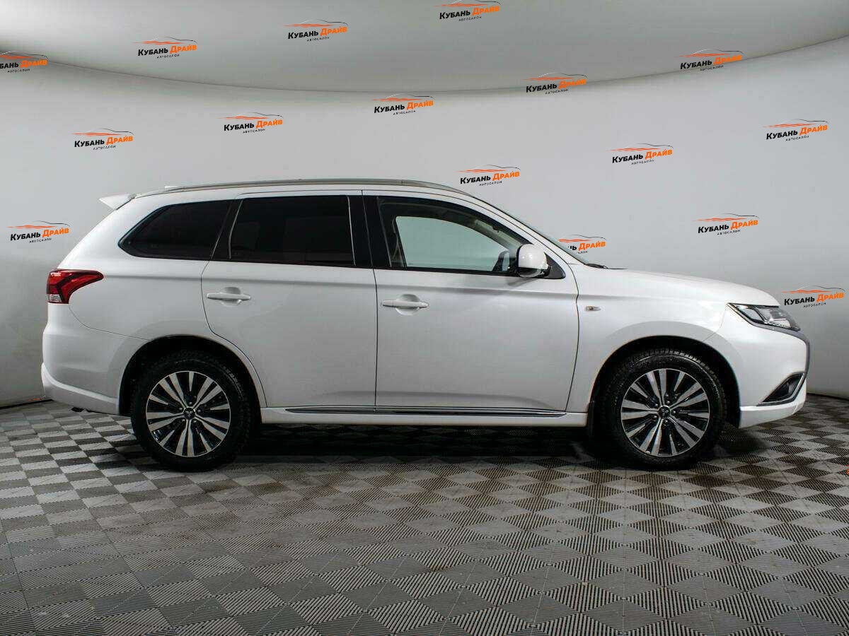 Mitsubishi Outlander 2022 года с пробегом. Фото: #3