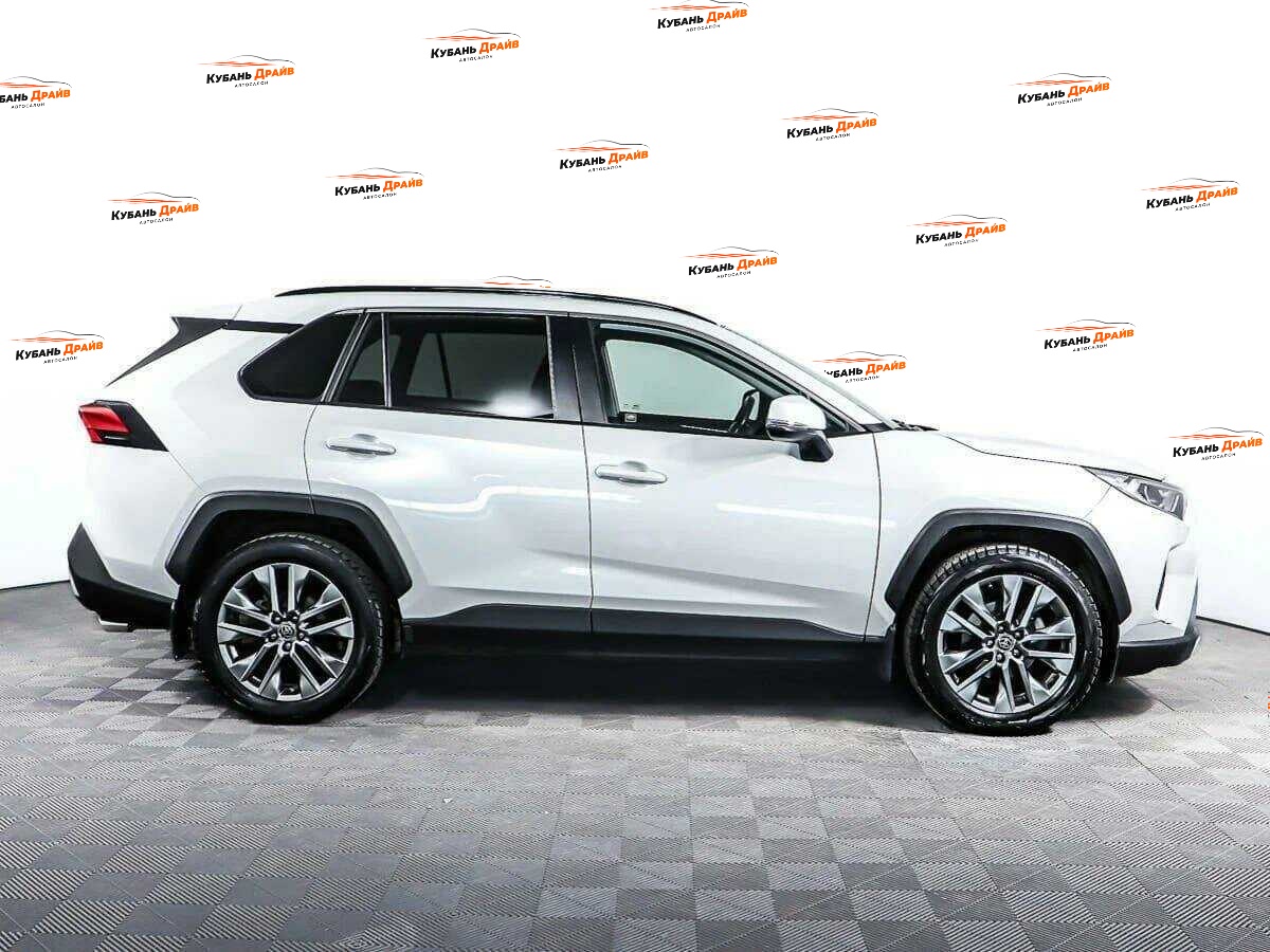 Toyota RAV4 2021 года с пробегом. Фото: #3
