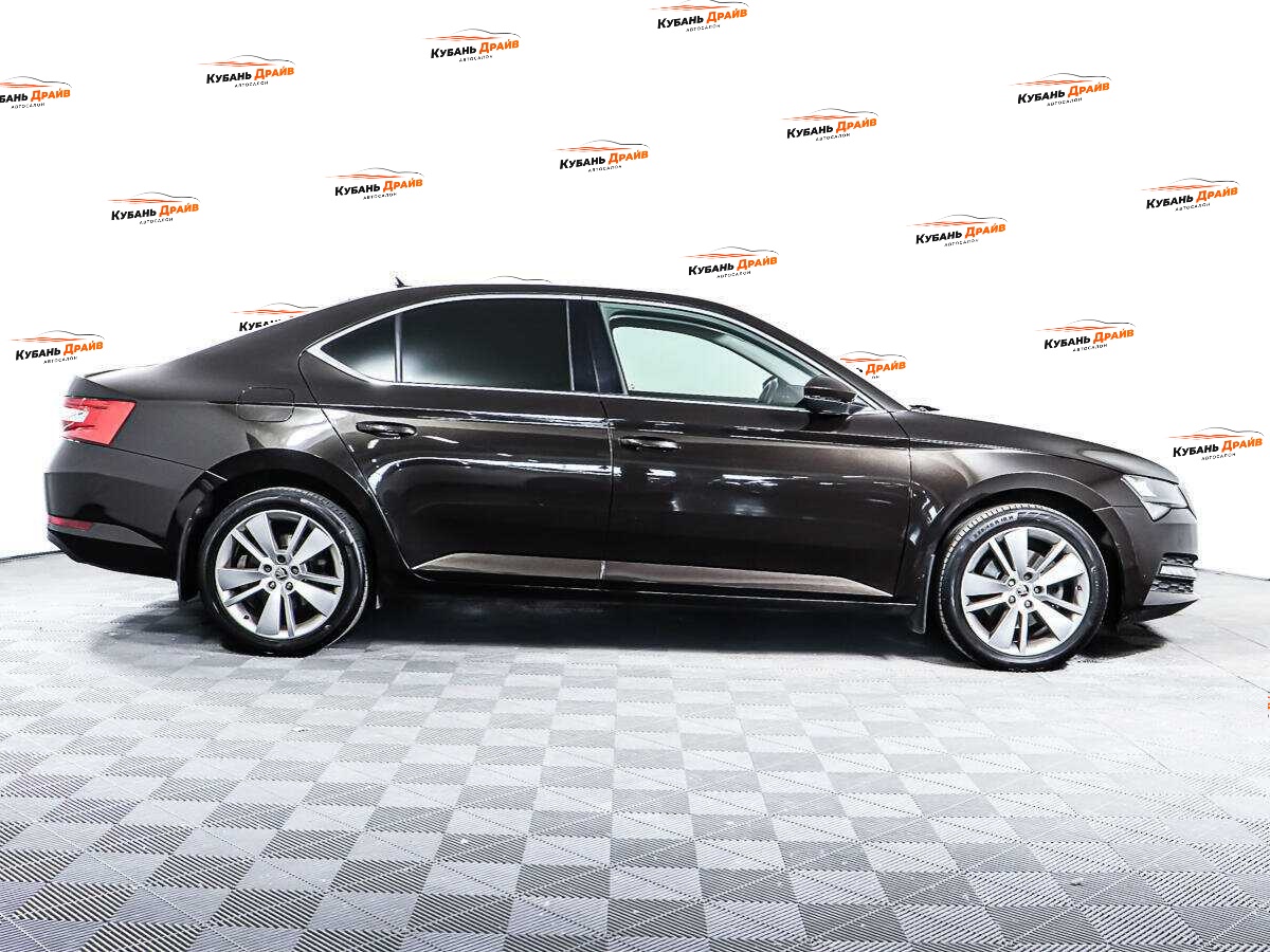 Skoda Superb 2021 года с пробегом. Фото: #3