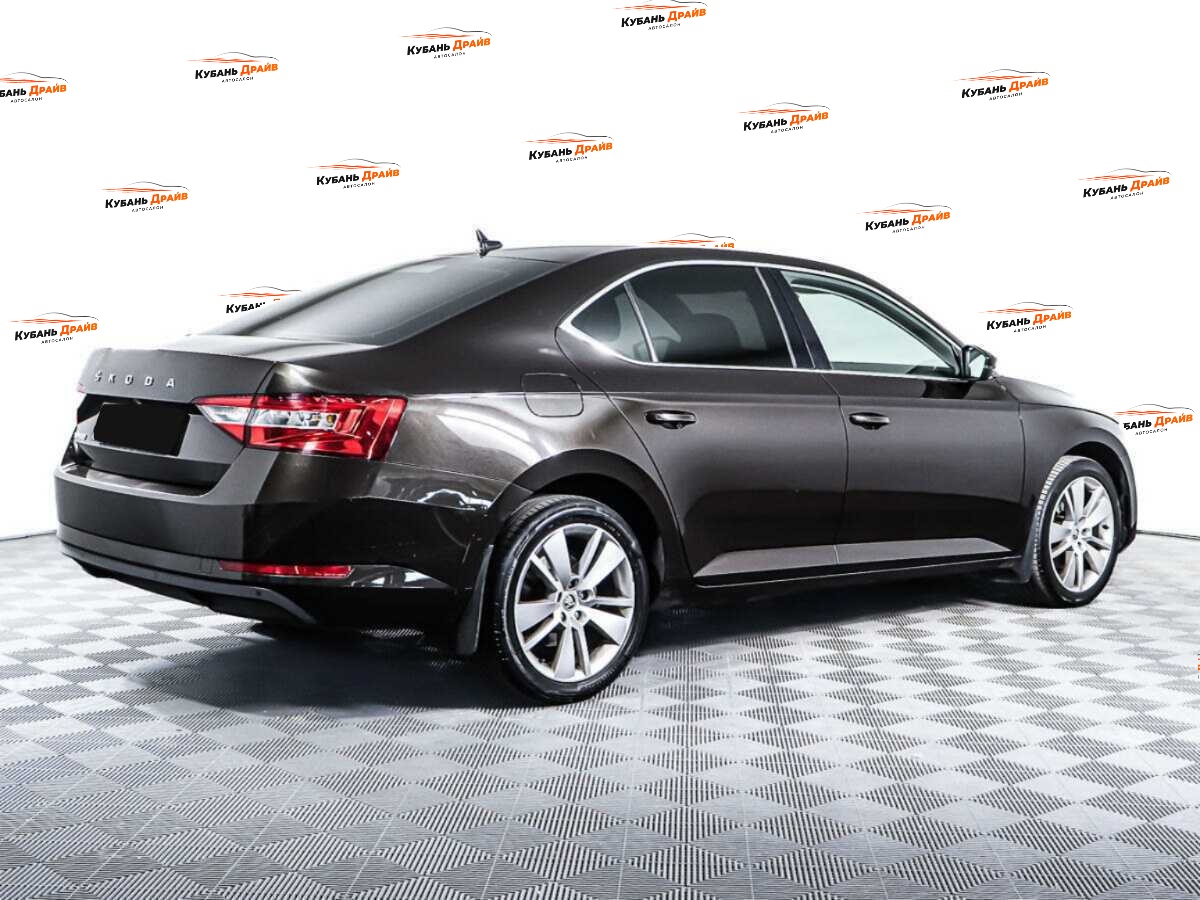 Skoda Superb 2021 года с пробегом. Фото: #4