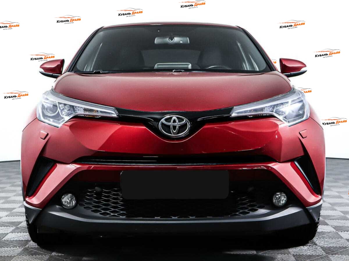 Toyota C-HR 2019 года с пробегом. Фото: #1