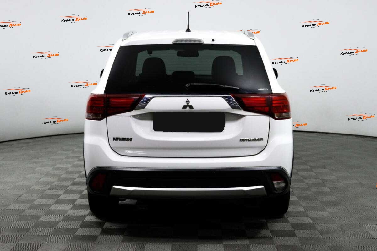 Mitsubishi Outlander 2016 года с пробегом. Фото: #5