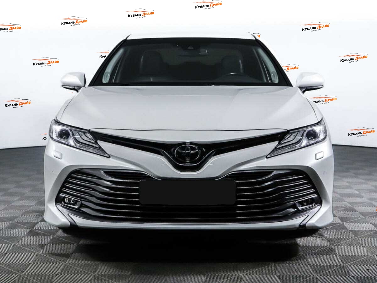Toyota Camry 2018 года с пробегом. Фото: #1