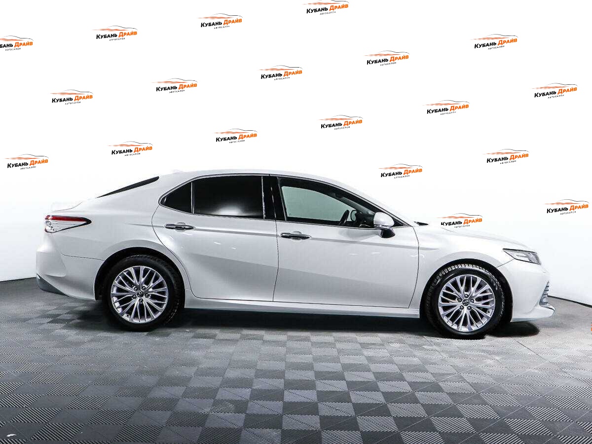 Toyota Camry 2018 года с пробегом. Фото: #3