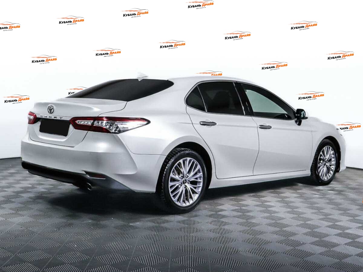 Toyota Camry 2018 года с пробегом. Фото: #4