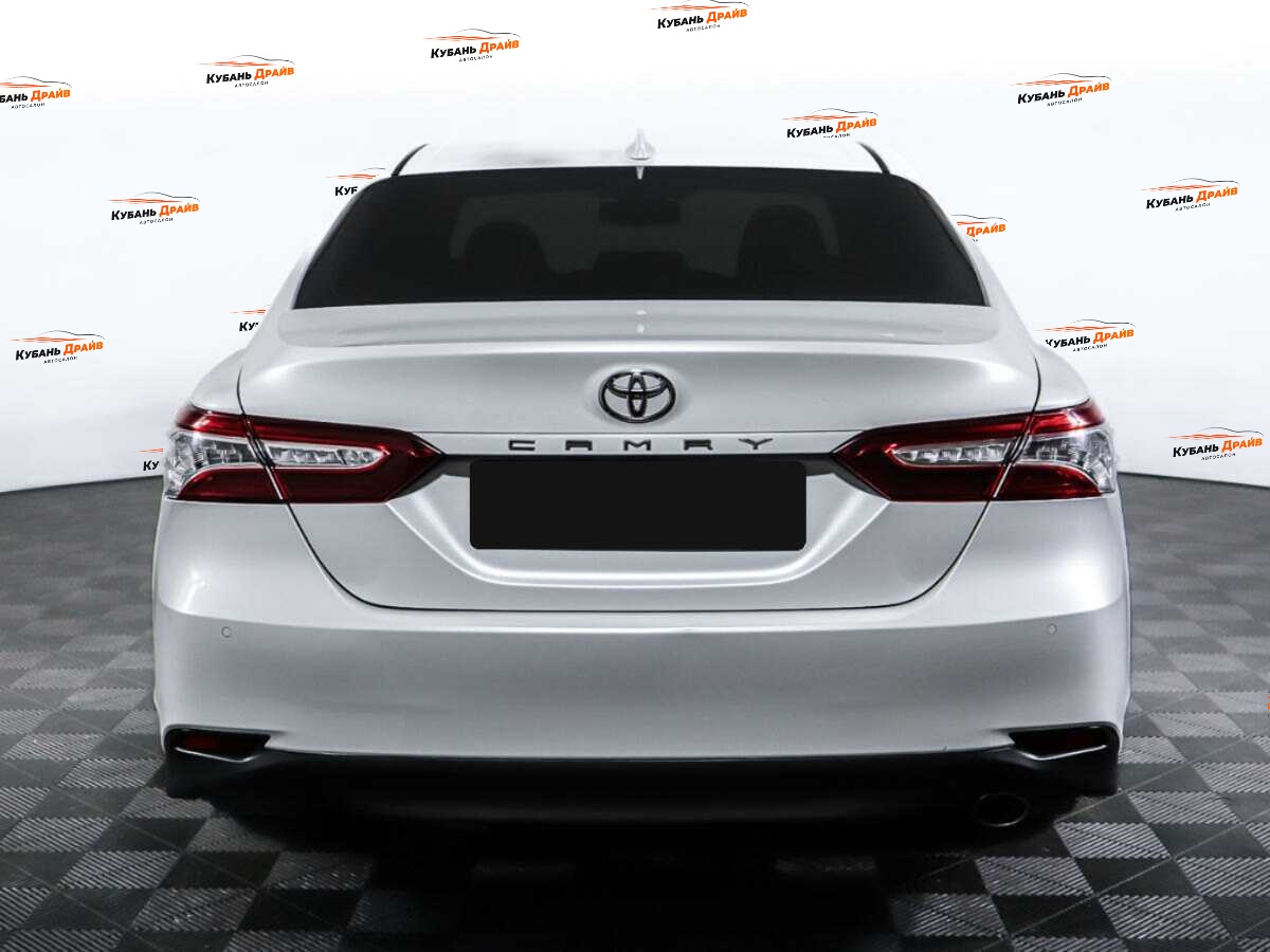 Toyota Camry 2018 года с пробегом. Фото: #5