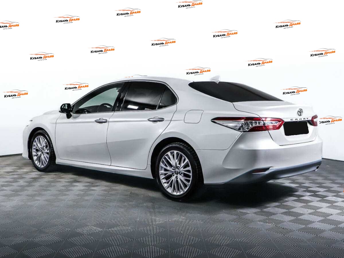 Toyota Camry 2018 года с пробегом. Фото: #6