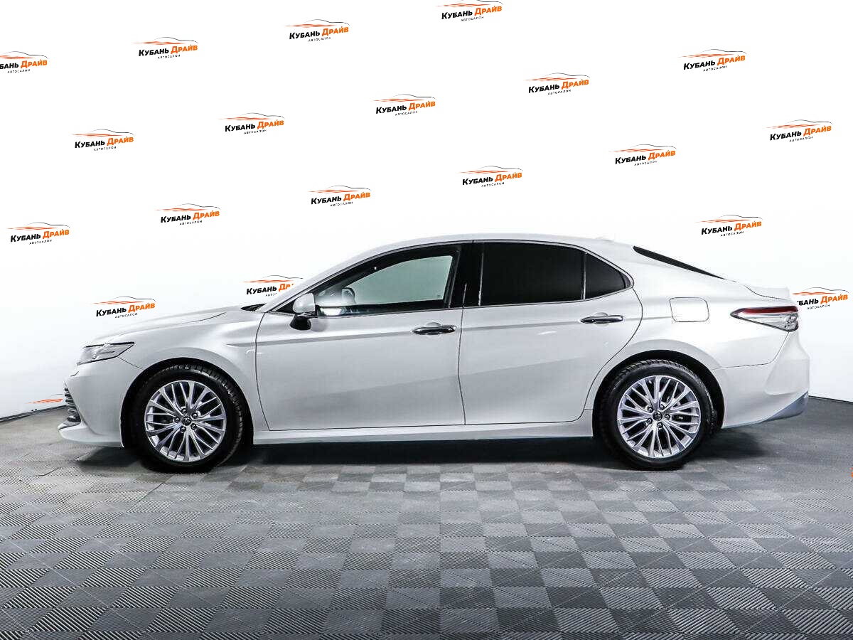 Toyota Camry 2018 года с пробегом. Фото: #7