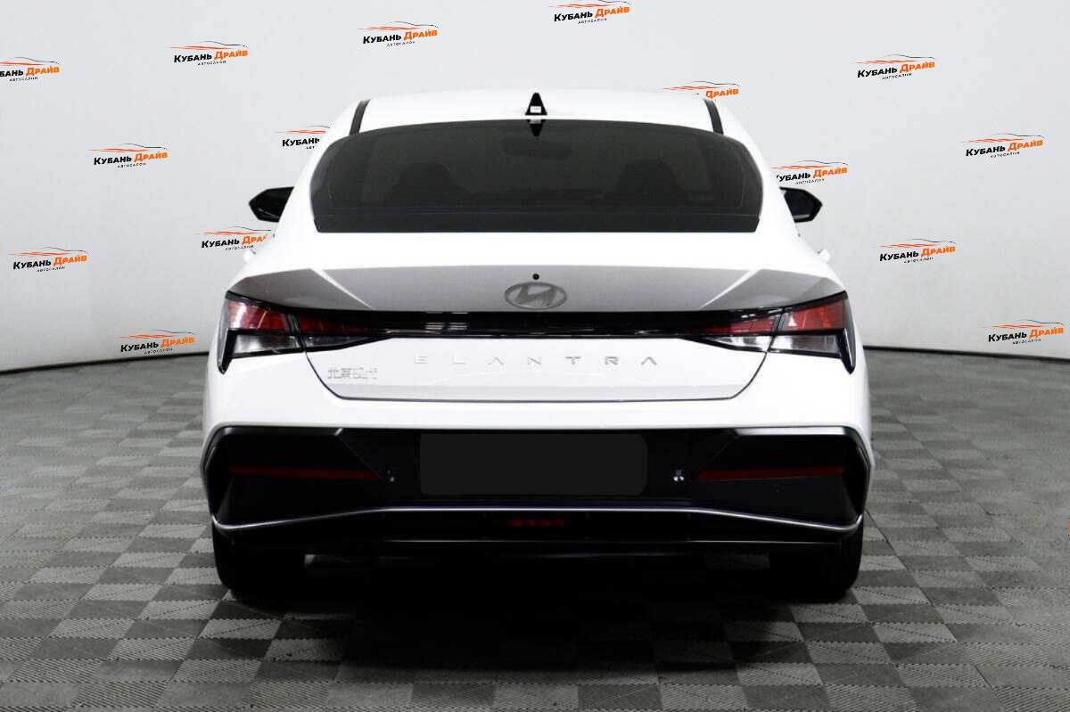 Hyundai Elantra 2023 года с пробегом. Фото: #5