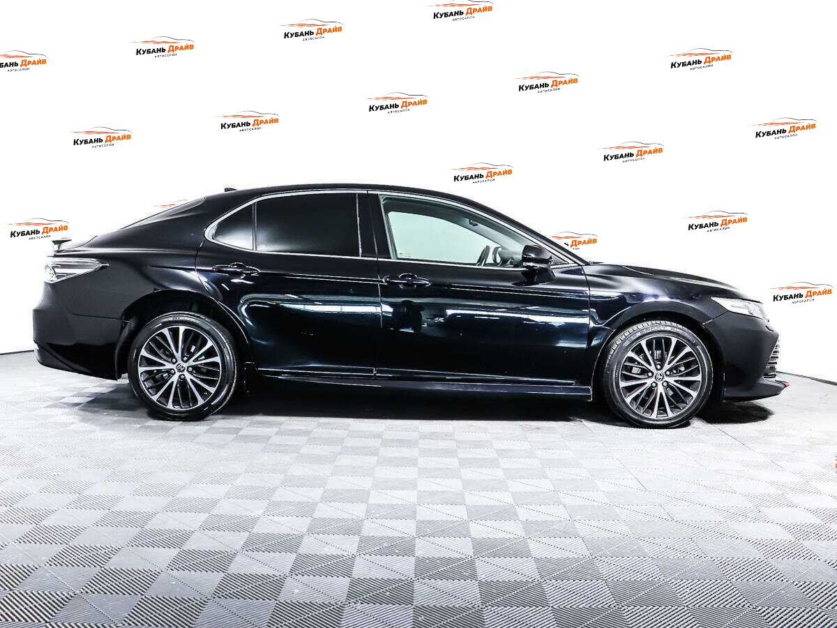 Toyota Camry 2020 года с пробегом. Фото: #3