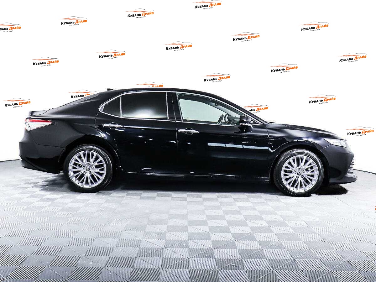 Toyota Camry 2021 года с пробегом. Фото: #3
