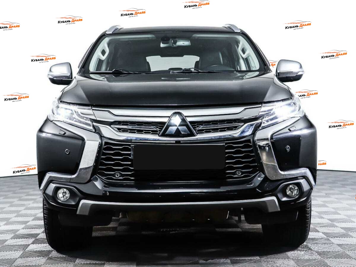 Mitsubishi Pajero Sport 2018 года с пробегом. Фото: #1