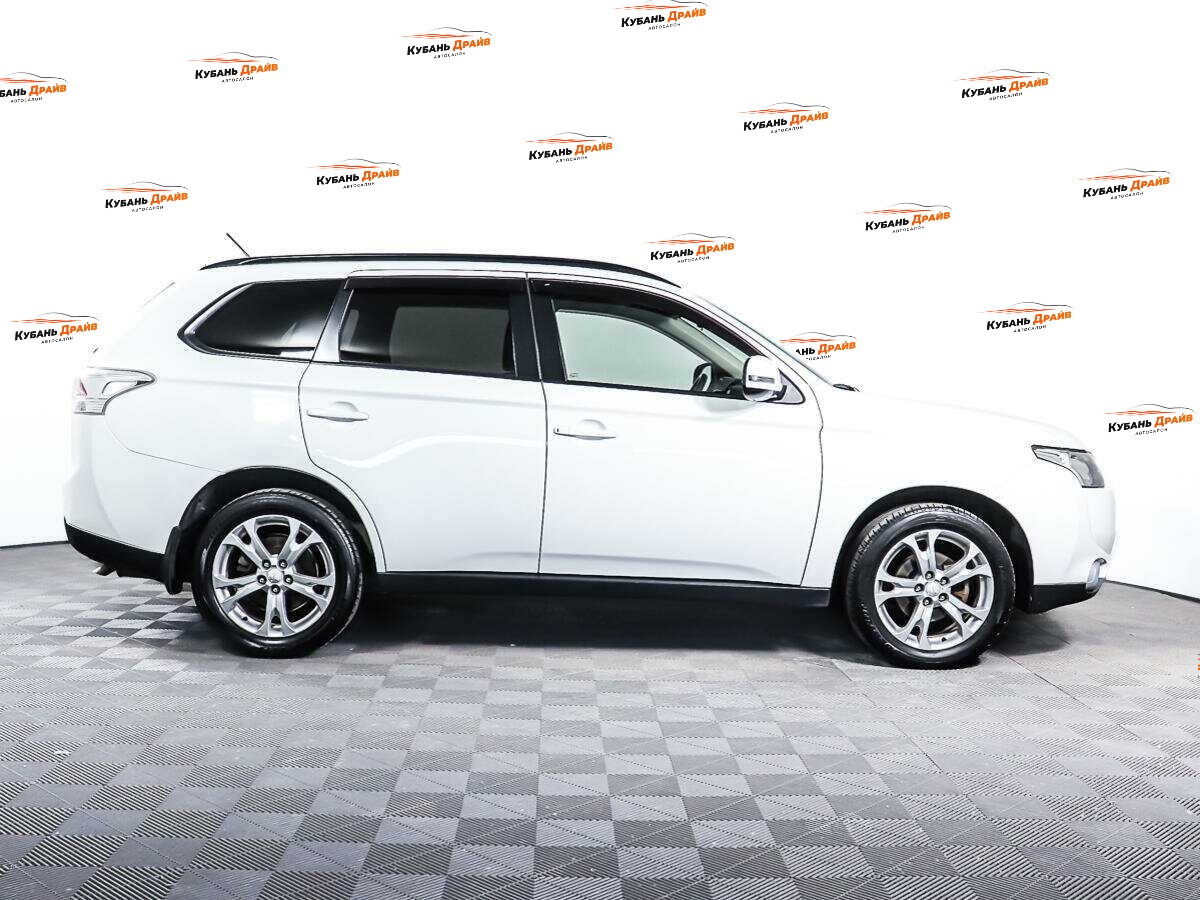 Mitsubishi Outlander 2013 года с пробегом. Фото: #3