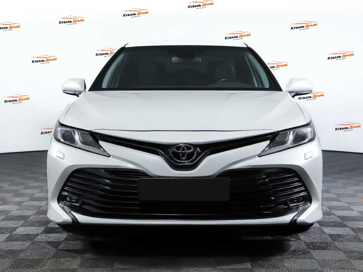 Toyota Camry 2020 года с пробегом. Фото: #1
