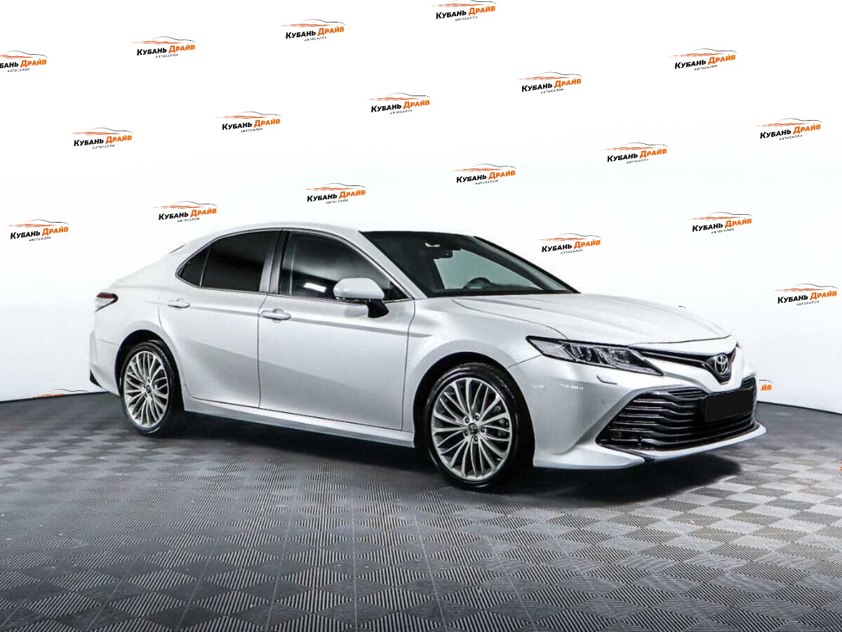 Toyota Camry 2020 года с пробегом. Фото: #2
