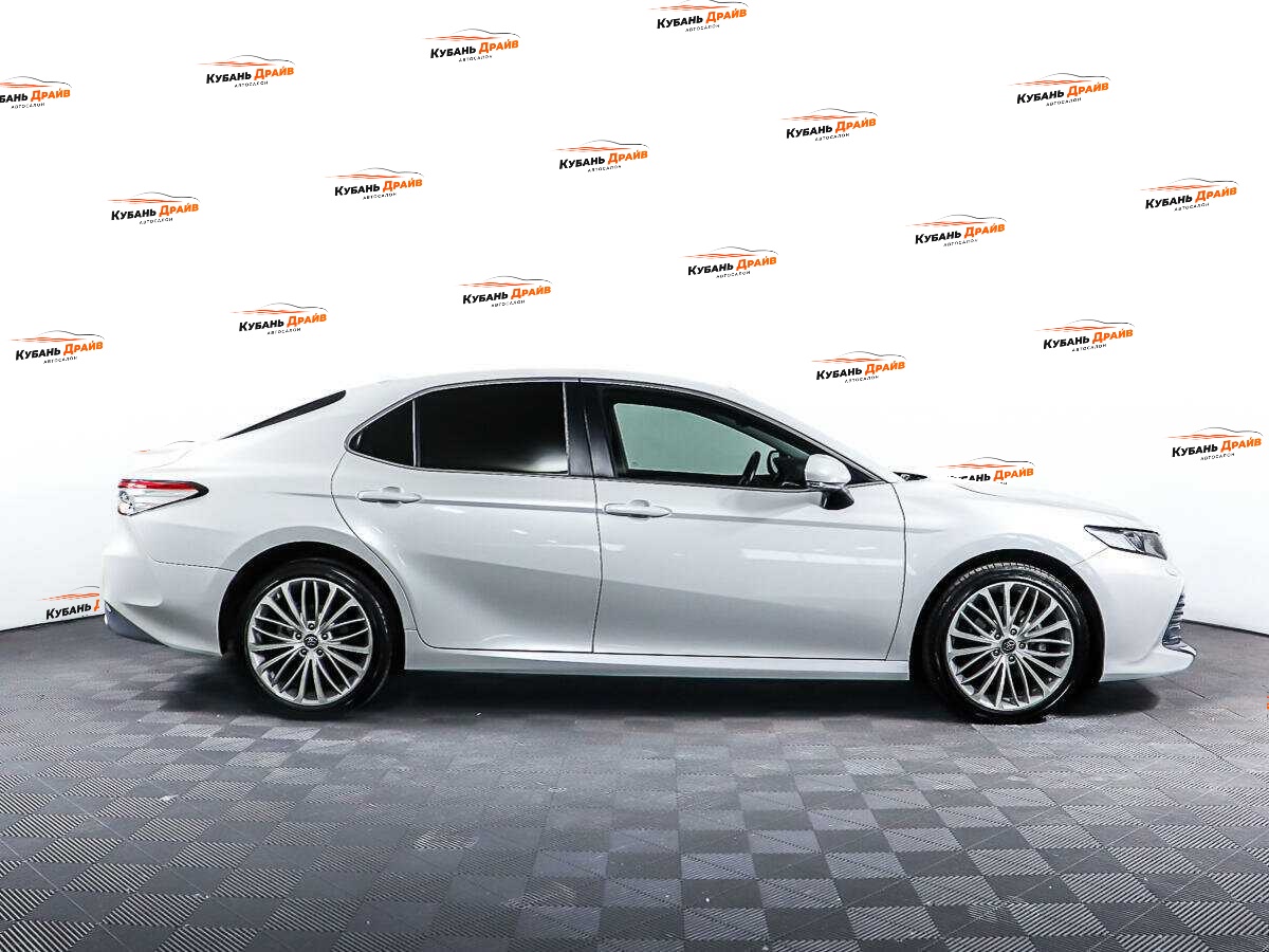 Toyota Camry 2020 года с пробегом. Фото: #3