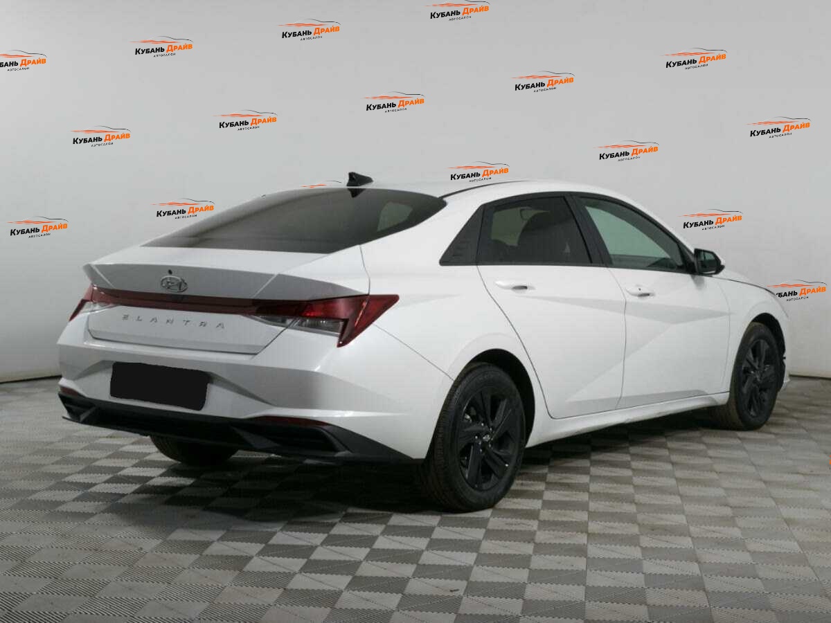 Hyundai Elantra 2021 года с пробегом. Фото: #4