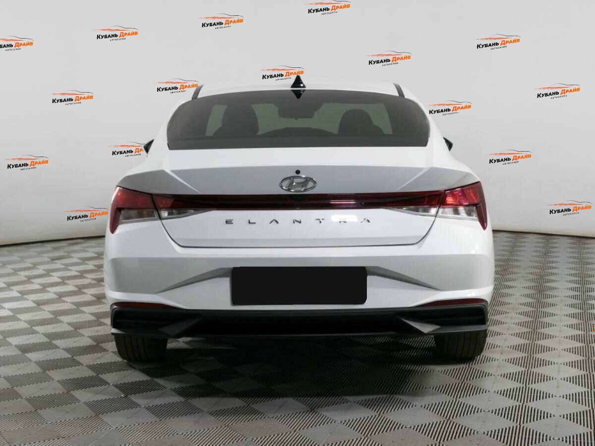 Hyundai Elantra 2021 года с пробегом. Фото: #5