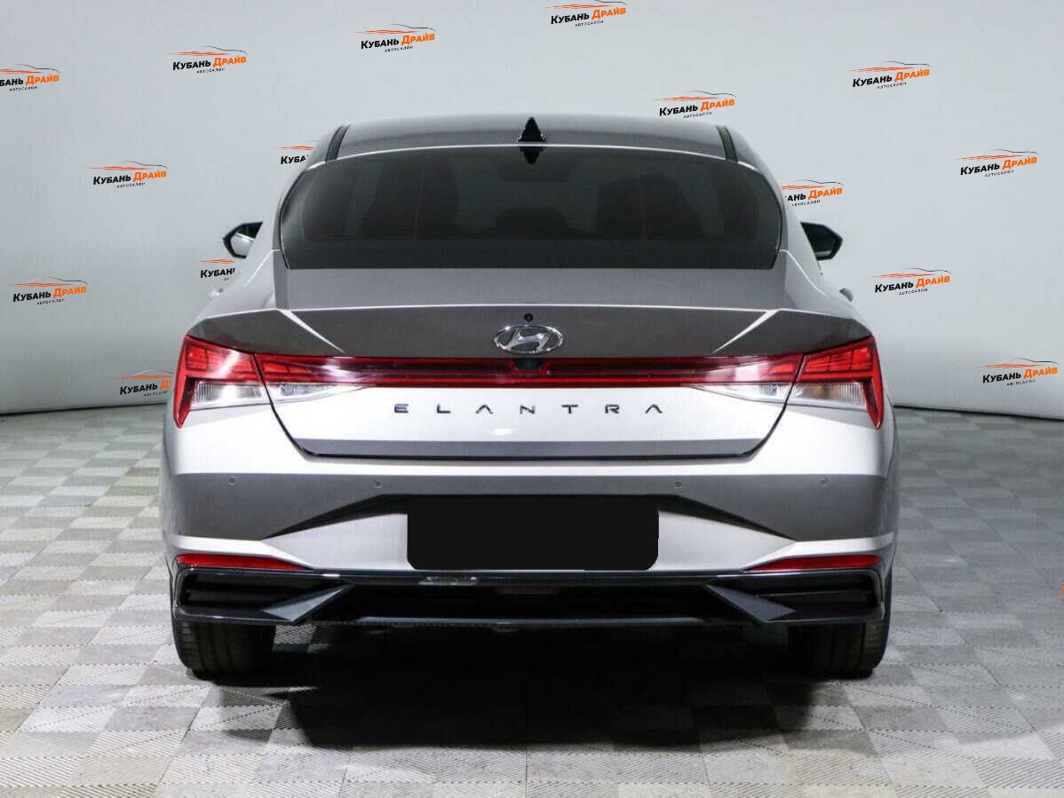 Hyundai Elantra 2022 года с пробегом. Фото: #5