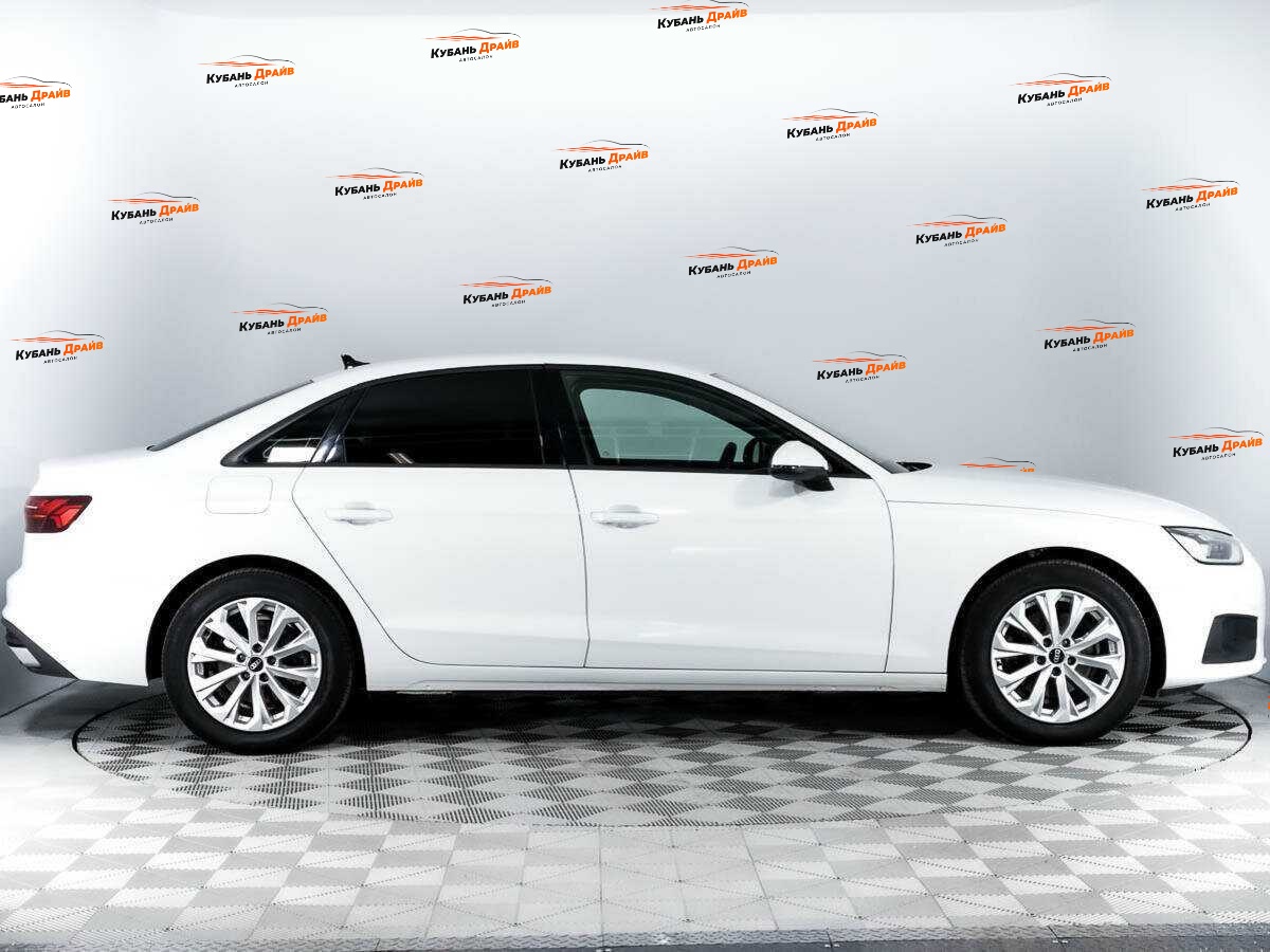 Audi A4 2021 года с пробегом. Фото: #3