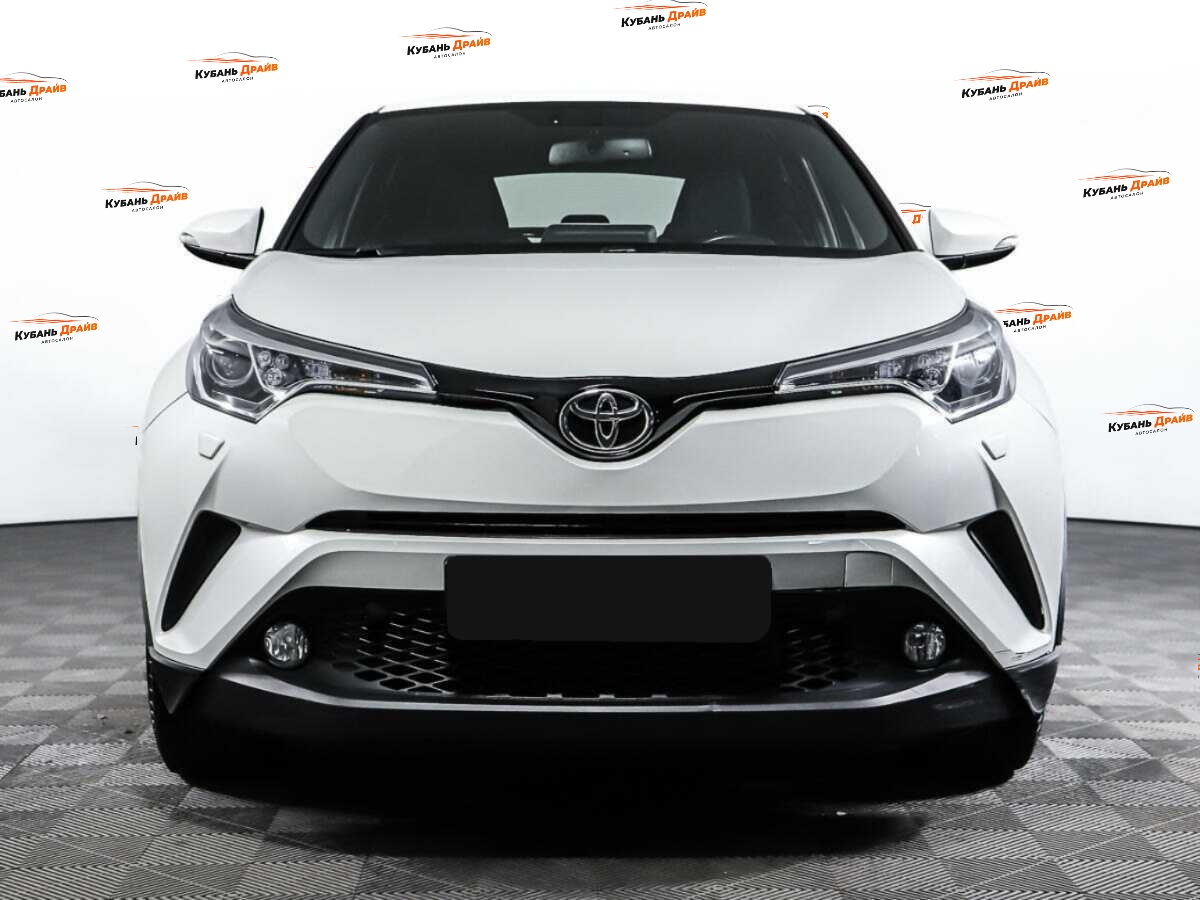 Toyota C-HR 2018 года с пробегом. Фото: #1