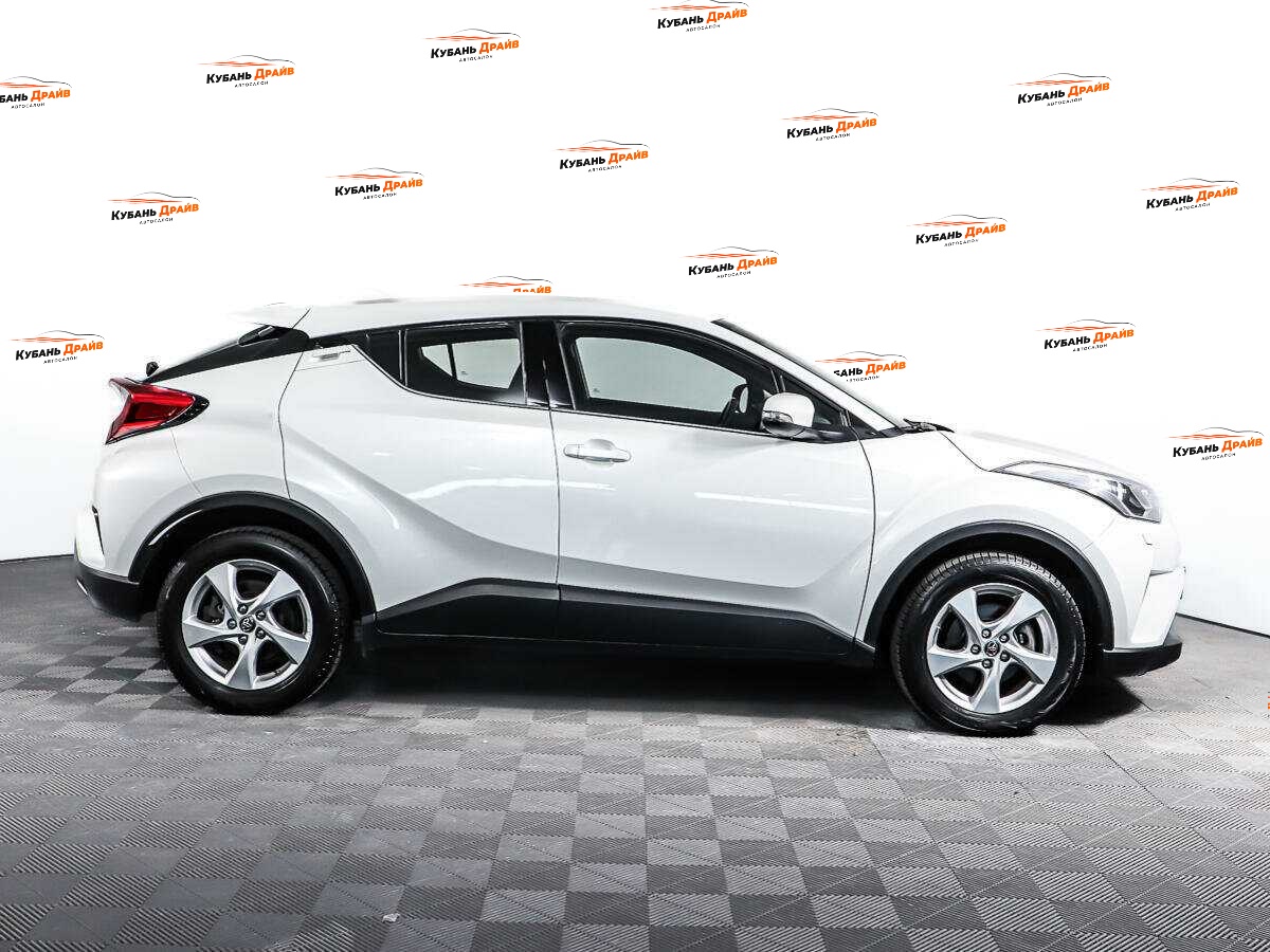 Toyota C-HR 2018 года с пробегом. Фото: #3