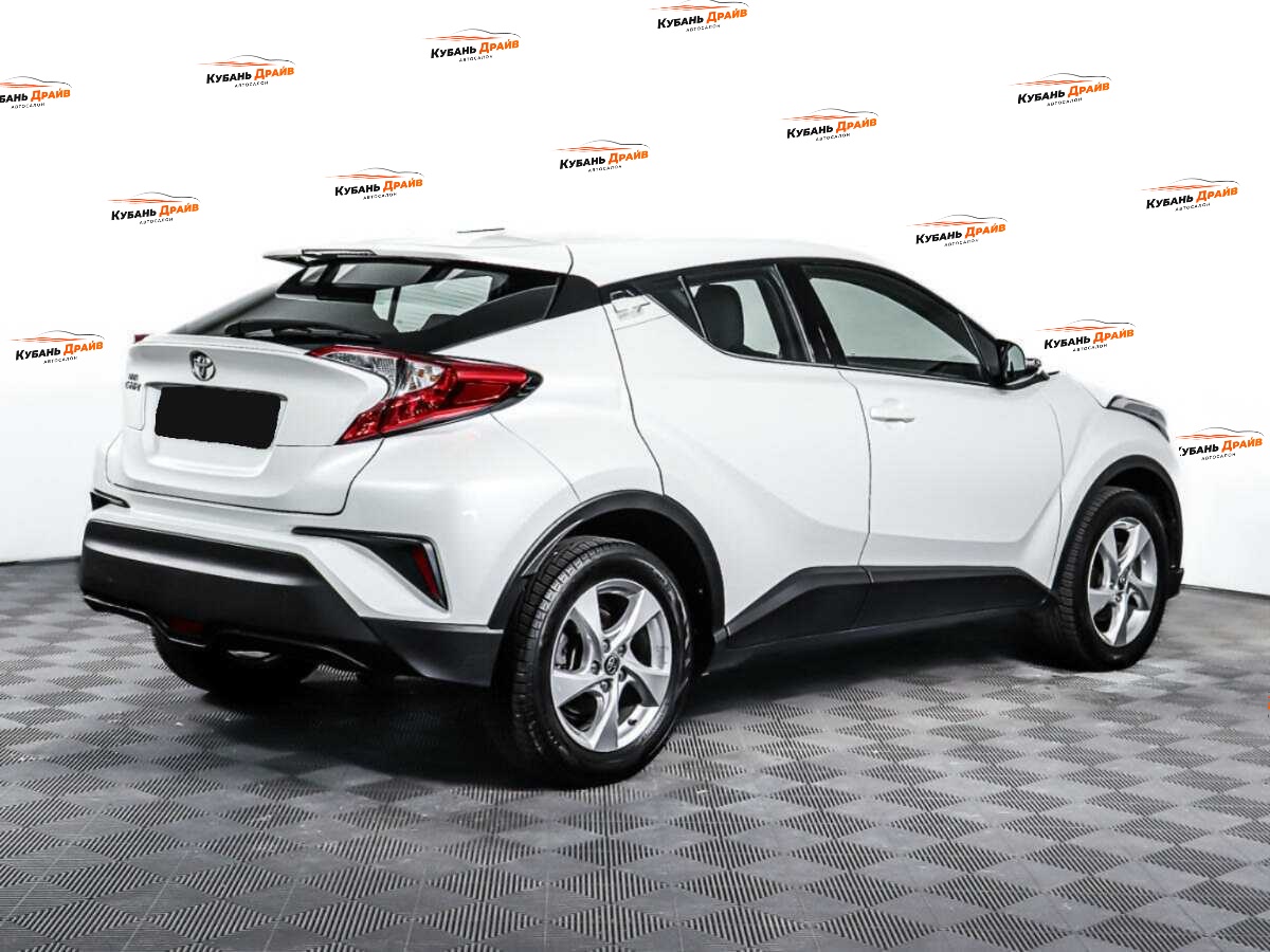 Toyota C-HR 2018 года с пробегом. Фото: #4