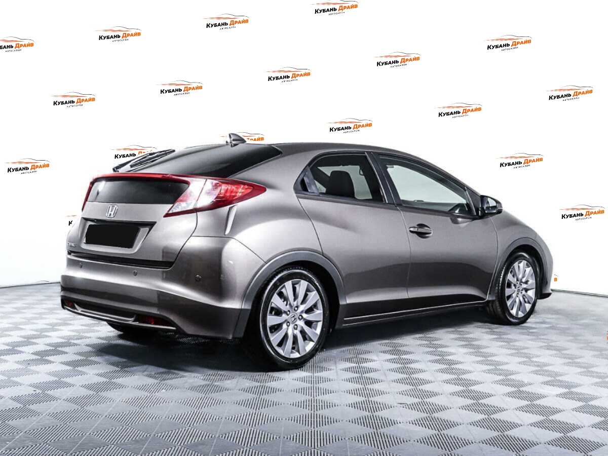 Honda Civic 2013 года с пробегом. Фото: #4