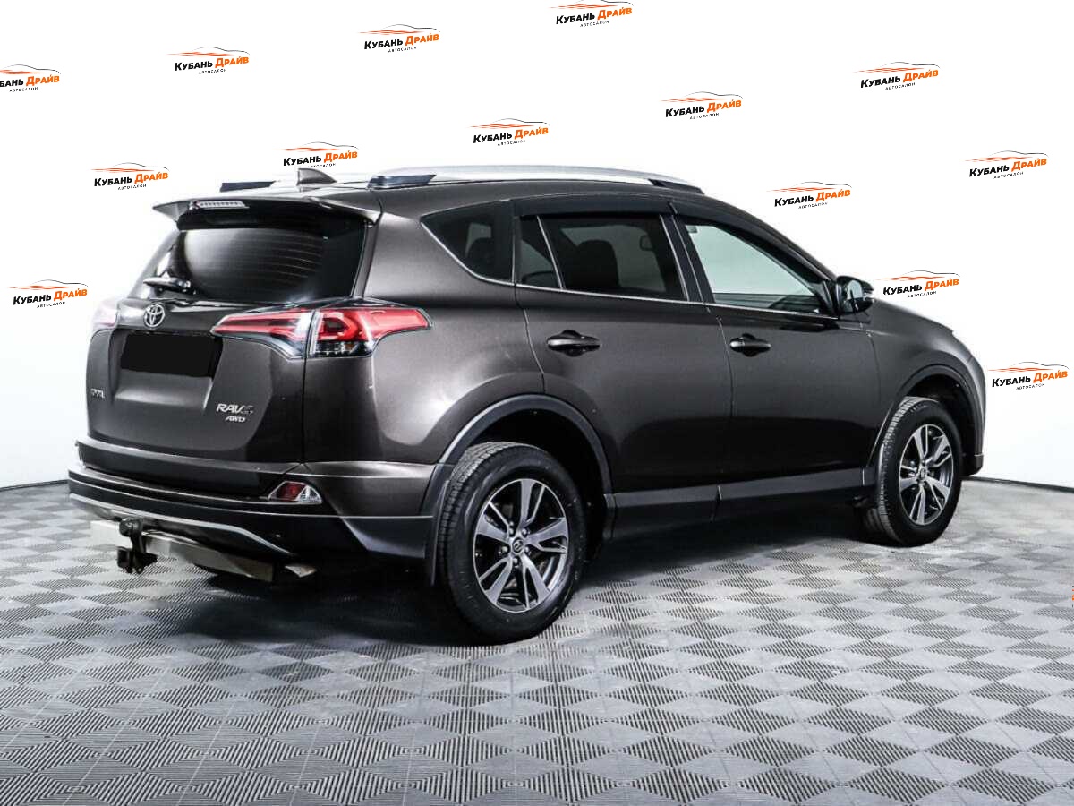 Toyota RAV4 2019 года с пробегом. Фото: #4